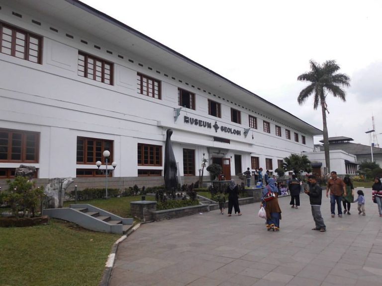 Museum Geologi Bandung : Harga Tiket, Foto, Lokasi, Fasilitas dan Spot