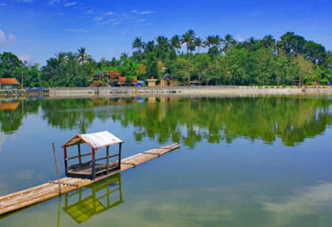 Situ Gede, Wisata Danau Asik nan Murah di Bogor Tempat.me