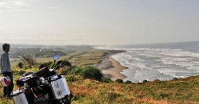 Pantai Puncak Guha : Harga Tiket, Foto, Lokasi, Fasilitas dan Spot