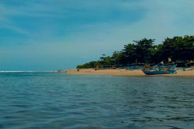 Pantai Ujung Genteng : Harga Tiket, Foto, Lokasi, Fasilitas dan Spot