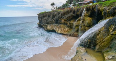 Pantai Banyu Tibo : Harga Tiket, Foto, Lokasi, Fasilitas dan Spot