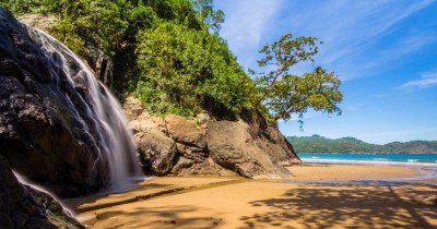 Pantai Banyu Anjlok : Harga Tiket, Foto, Lokasi, Fasilitas dan Spot