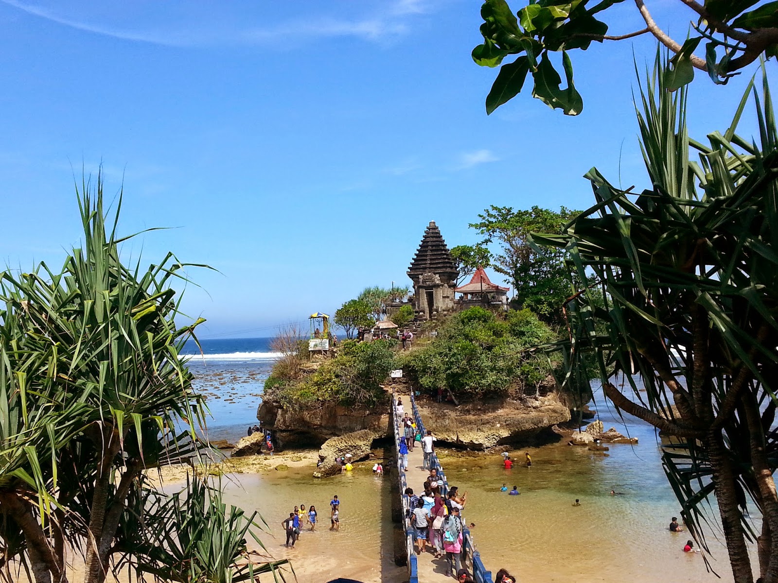 Pantai Ngliyep : Harga Tiket, Foto, Lokasi, Fasilitas dan Spot