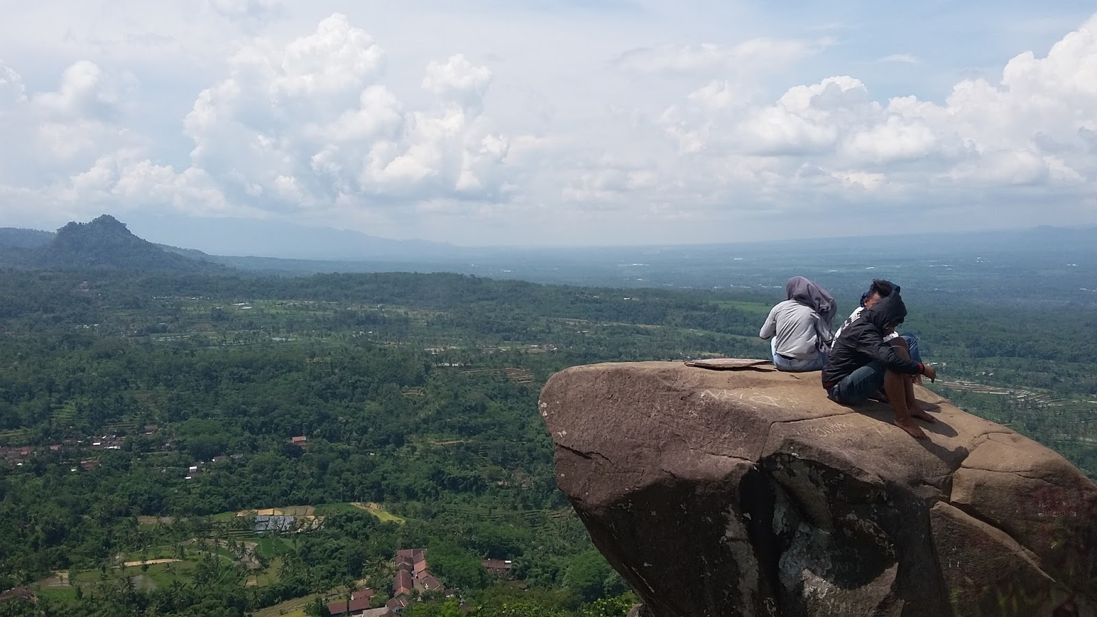 Wisata Bukit J88 Jember, Rasakan Sensasi Pemandangan di