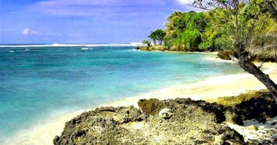 Wisata Pantai Plengkung : Harga Tiket, Foto, Lokasi, Fasilitas dan Spot