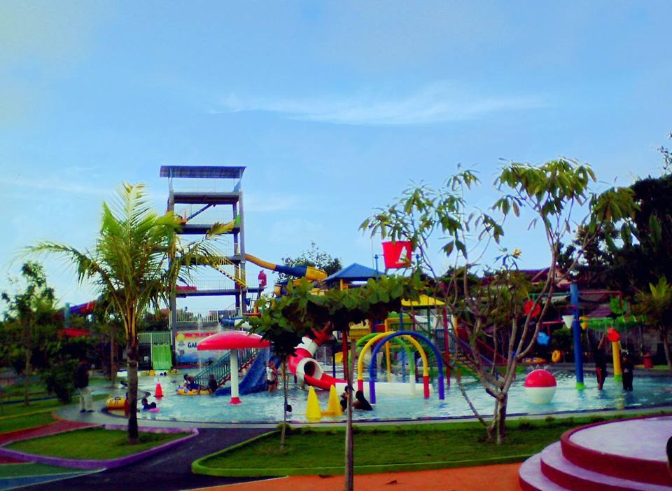 Waterpark Tirtonirmolo : Harga Tiket, Foto, Lokasi, Fasilitas dan Spot