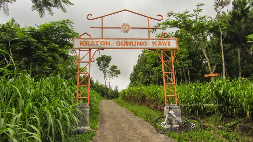 Menikmati Indahnya Alam Gunung Kawi Tempat.me