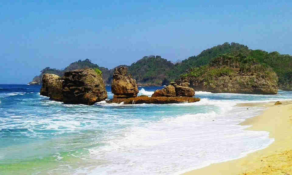 Pantai Kondang Merak : Harga Tiket, Foto, Lokasi, Fasilitas dan Spot