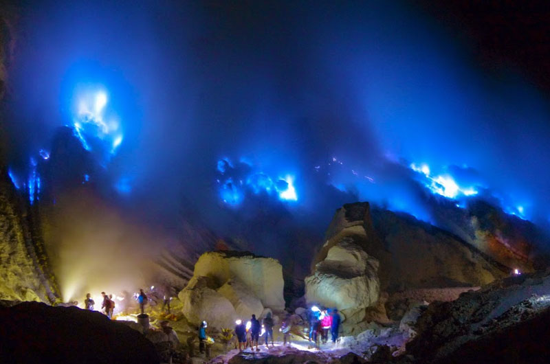 Kawah Ijen dan 'Blue Fire' : Harga Tiket, Foto, Lokasi, Fasilitas dan Spot