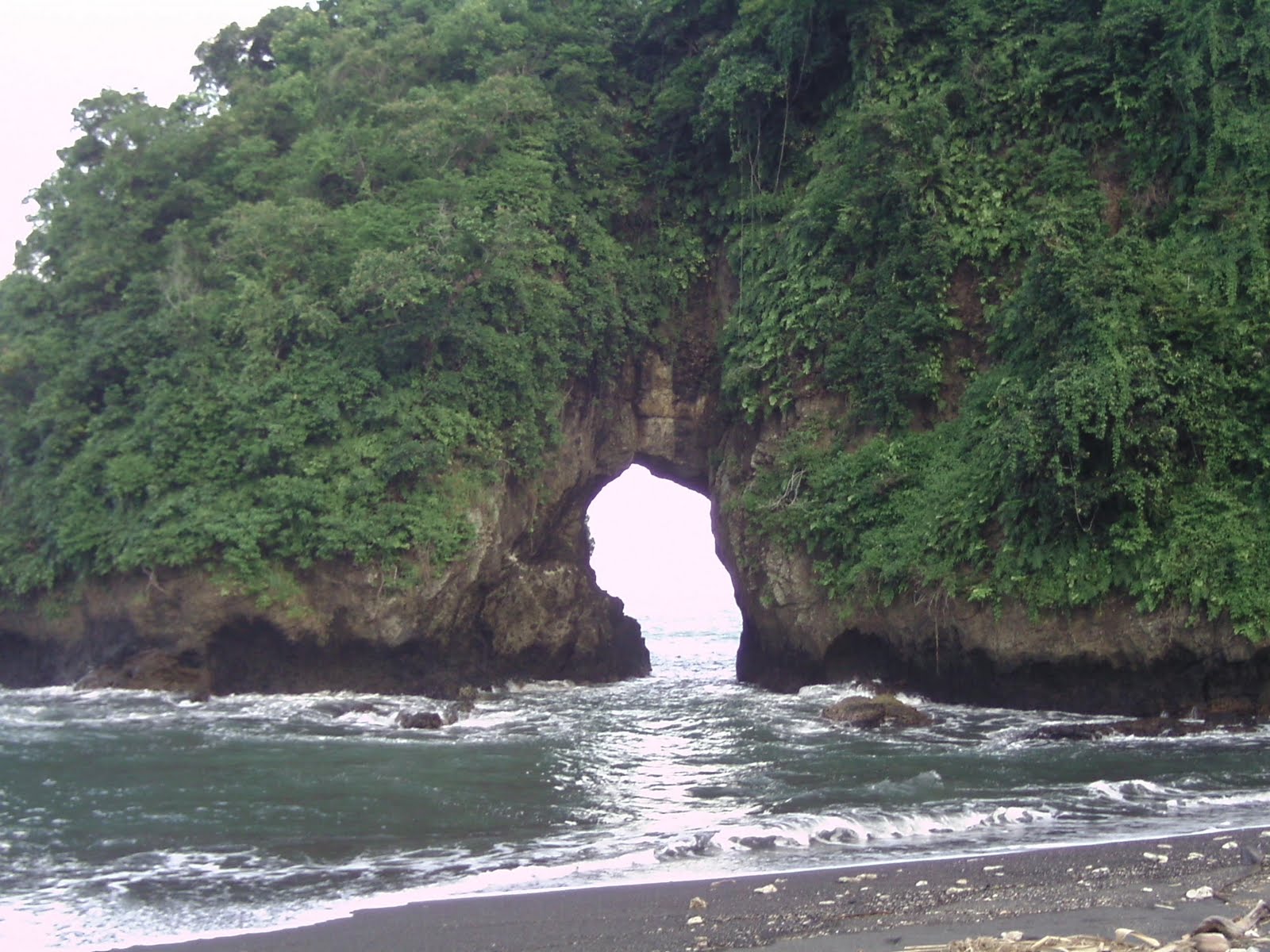 Pantai Licin : Harga Tiket, Foto, Lokasi, Fasilitas dan Spot