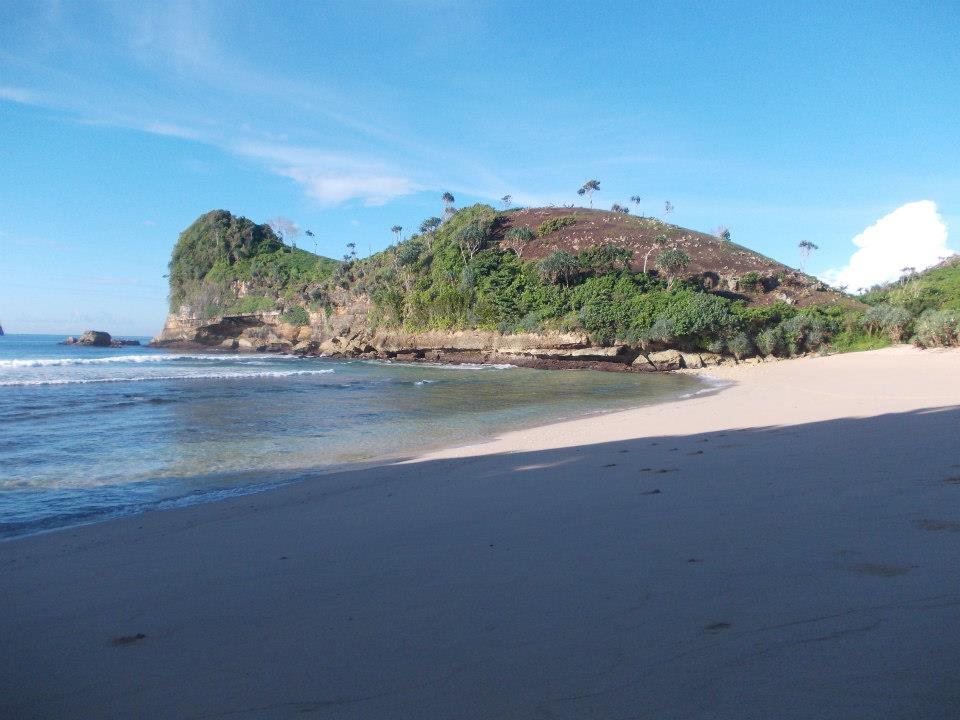 Pantai Bajul Mati : Harga Tiket, Foto, Lokasi, Fasilitas dan Spot