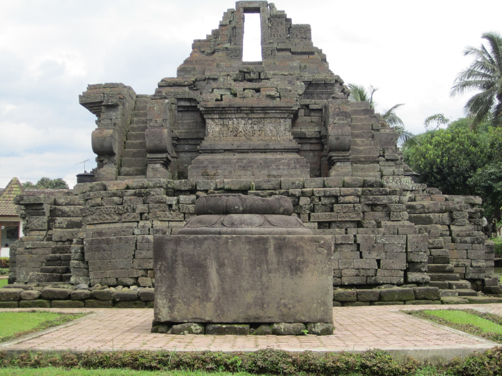 Candi Jago : Harga Tiket, Foto, Lokasi, Fasilitas dan Spot