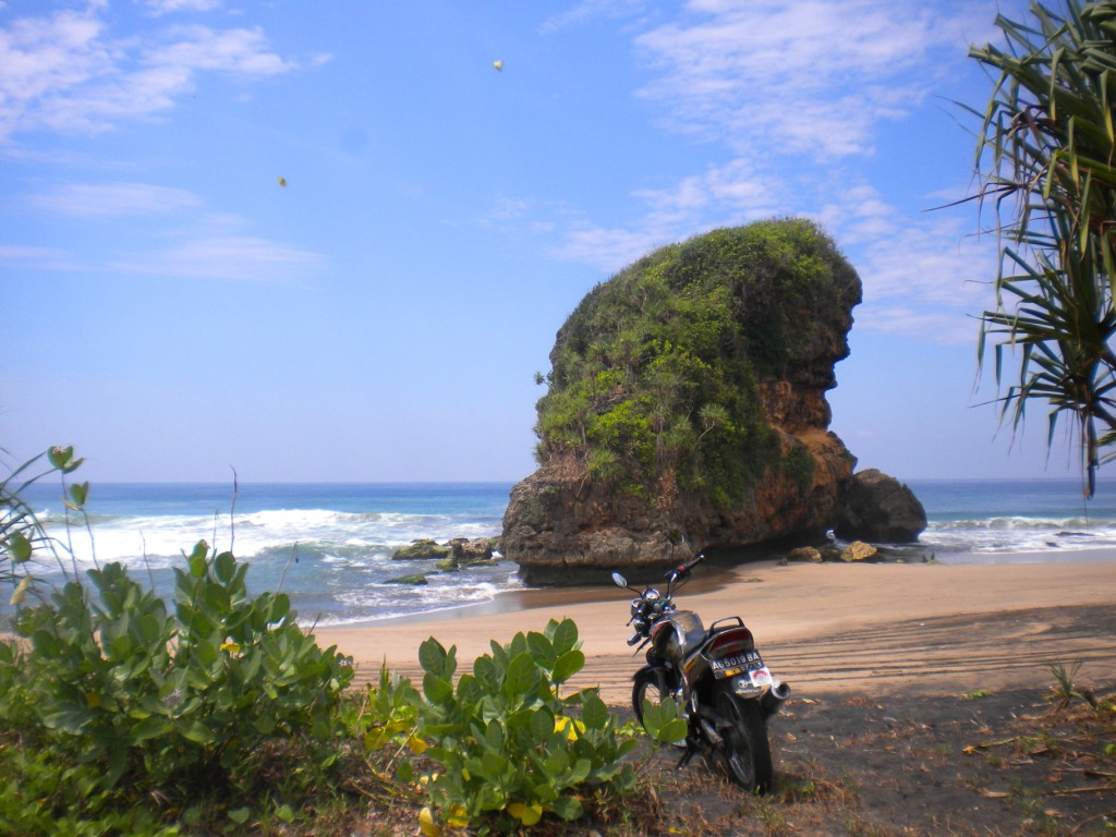 Pantai Kondang Iwak : Harga Tiket, Foto, Lokasi, Fasilitas dan Spot