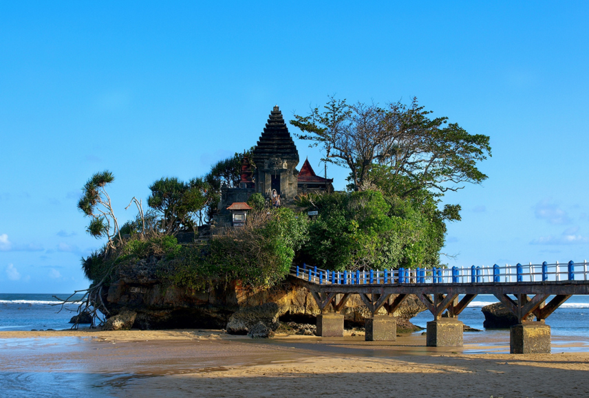 Pantai Balekambang : Harga Tiket, Foto, Lokasi, Fasilitas dan Spot