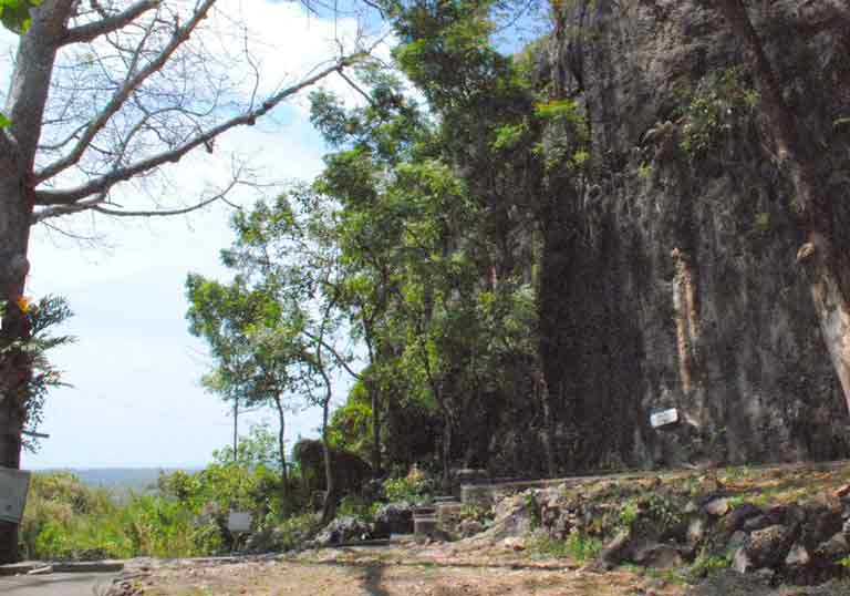 Gunung Surowiti : Harga Tiket, Foto, Lokasi, Fasilitas dan Spot