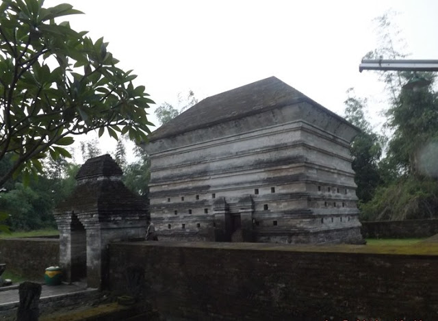 Makam Siti Fatimah Binti Maimun : Harga Tiket, Foto, Lokasi, Fasilitas dan Spot
