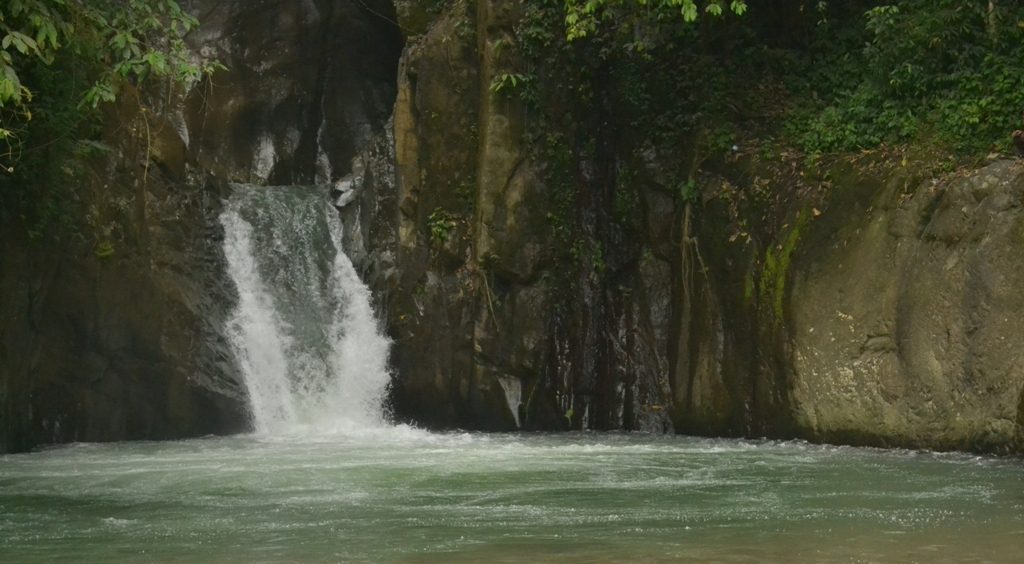 Air Terjun Sampuren Putih : Harga Tiket, Foto, Lokasi, Fasilitas dan Spot