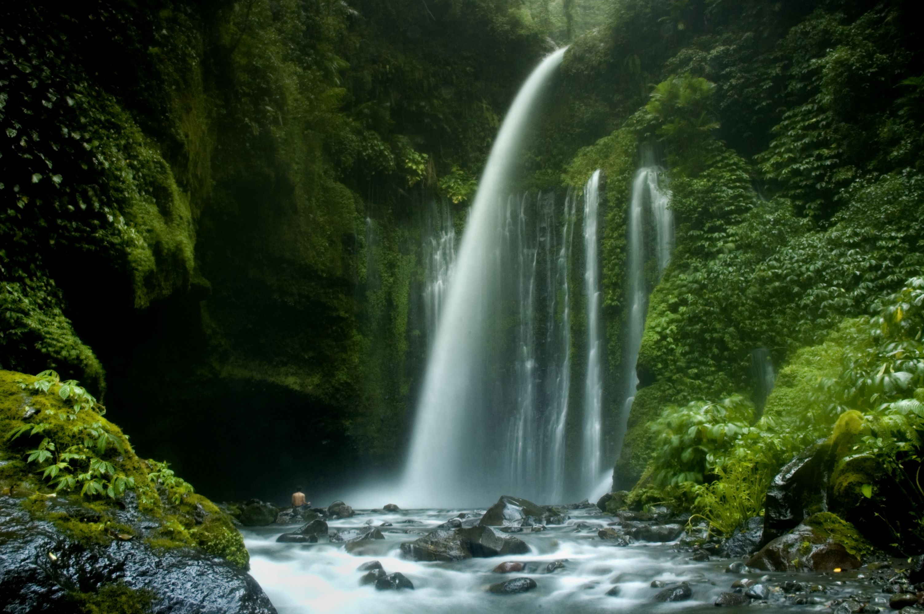 Air Terjun Tiu Kelep : Harga Tiket, Foto, Lokasi, Fasilitas dan Spot