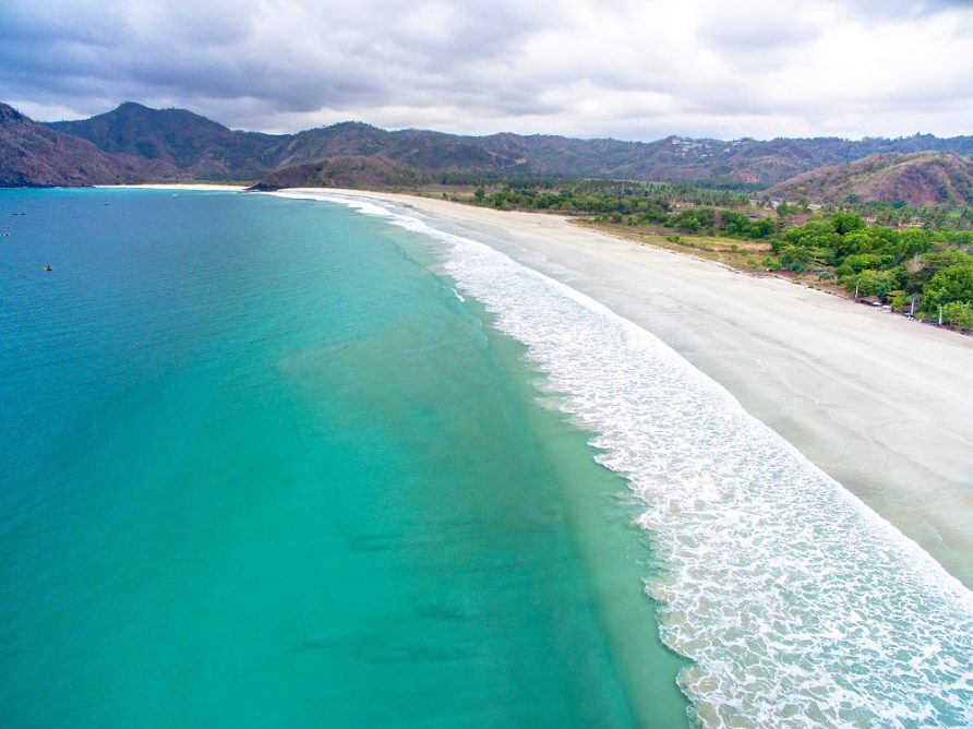 Pantai Selong Belanak : Harga Tiket, Foto, Lokasi, Fasilitas dan Spot