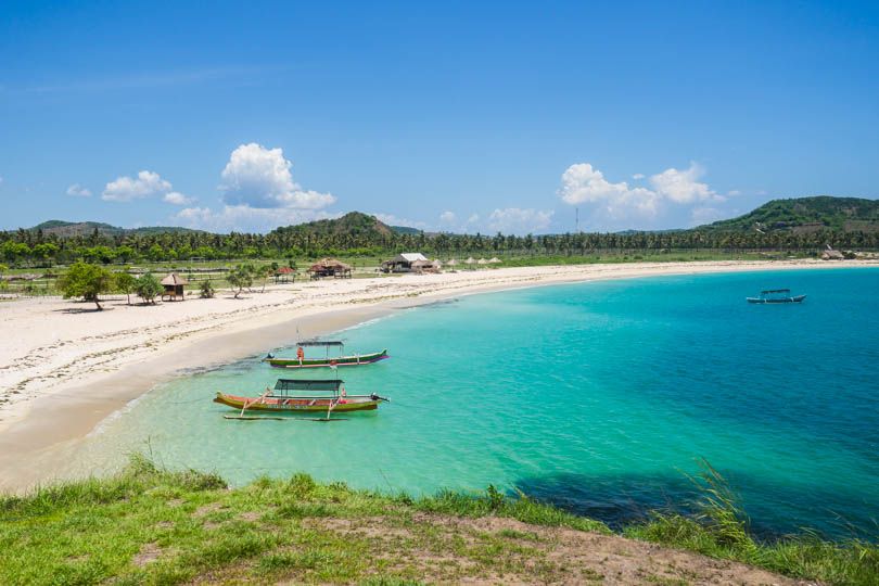 Pantai Tanjung Aan : Harga Tiket, Foto, Lokasi, Fasilitas dan Spot