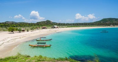 Pantai Tanjung Aan : Harga Tiket, Foto, Lokasi, Fasilitas dan Spot