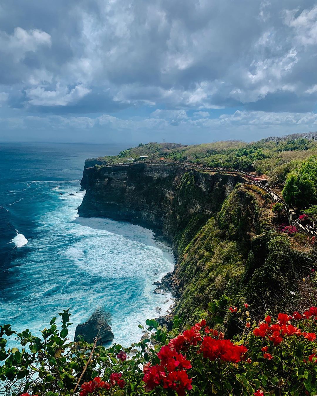 Pura Luhur Uluwatu Fasilitas, Rute, Jam Buka, Harga