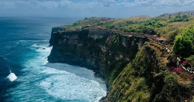 Pura Luhur Uluwatu : Harga Tiket, Foto, Lokasi, Fasilitas dan Spot