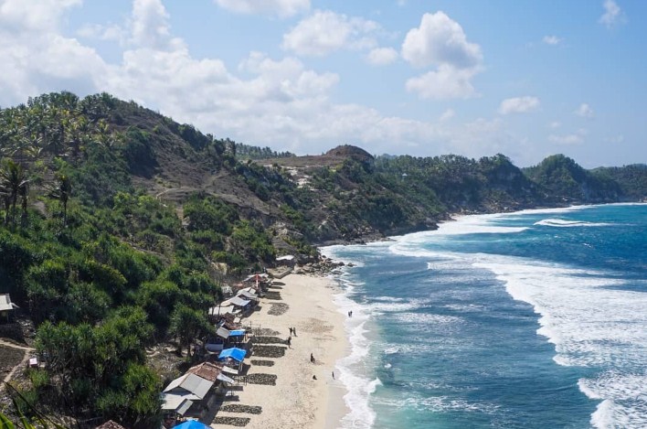 Pantai Nampu : Harga Tiket, Foto, Lokasi, Fasilitas dan Spot