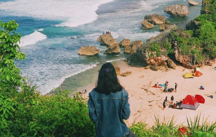 Pantai Ngrumput : Harga Tiket, Foto, Lokasi, Fasilitas dan Spot