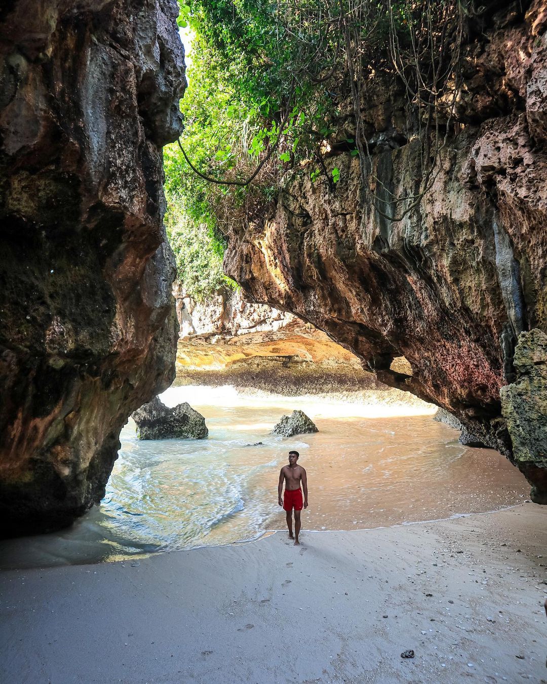 Pantai Suluban : Harga Tiket, Foto, Lokasi, Fasilitas dan Spot