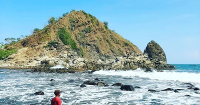 Pantai Payangan : Harga Tiket, Foto, Lokasi, Fasilitas dan Spot