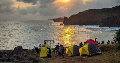 Pantai Widodaren : Harga Tiket, Foto, Lokasi, Fasilitas dan Spot