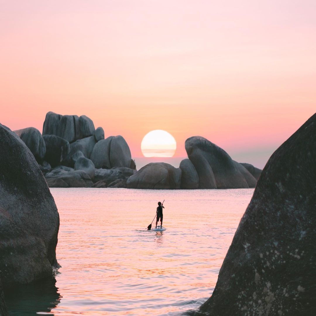 Pantai Tanjung Tinggi : Harga Tiket, Foto, Lokasi, Fasilitas dan Spot