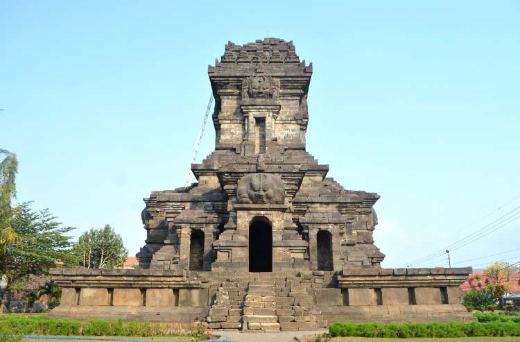 Candi Singasari: Sejarah, Keunikan, Info Wisata & HTM