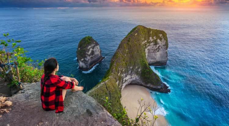 10 Wisata Nusa Penida Bali Terbaru, Viral dan Spotnya Indah Banget!