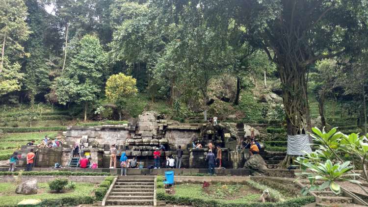 Candi Jolotundo: Sejarah, Daya Tarik, Lokasi & HTM