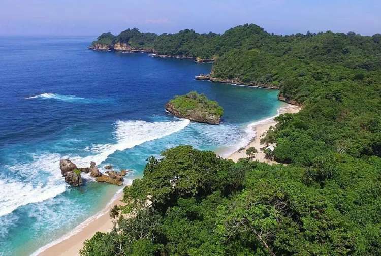 Pantai Banyu Meneng Malang: Lokasi, Daya Tarik dan Fasilitas