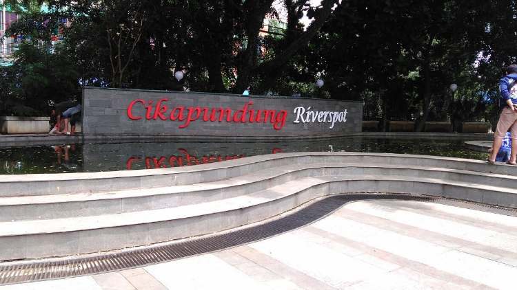 Plaza Cikapundung River Spot: