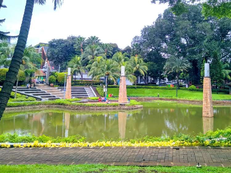 Taman Barito: Jam Buka, HTM, Lokasi, Fasilitasnya