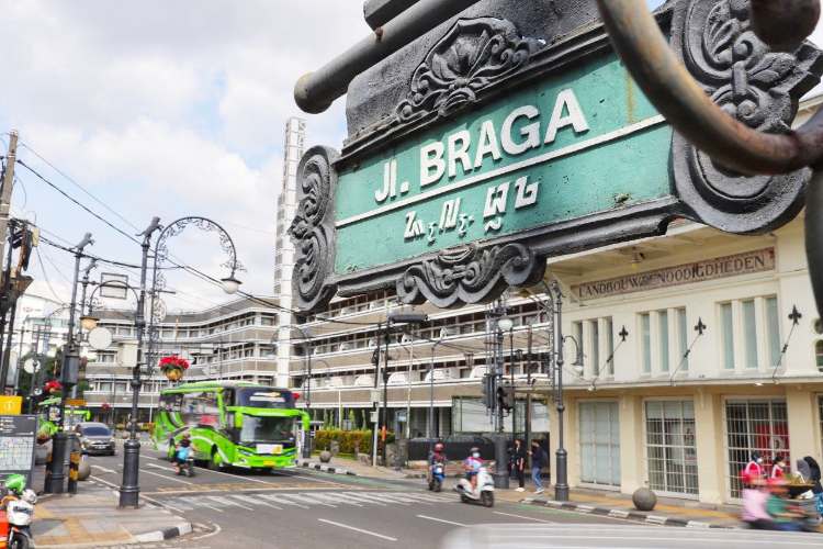 9 Rekomendasi Kuliner di Braga Legendaris, Enak & Murah!
