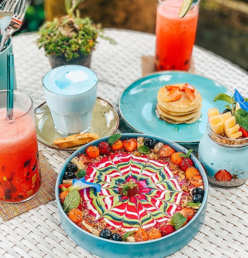 Blend Cafe Ubud: Harga Menu, Daya Tarik dan Lokasi