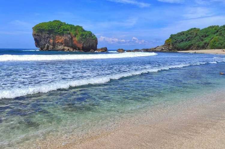 7 Pantai di Gunung Kidul yang Baru Ini Viral dan Hits 2024