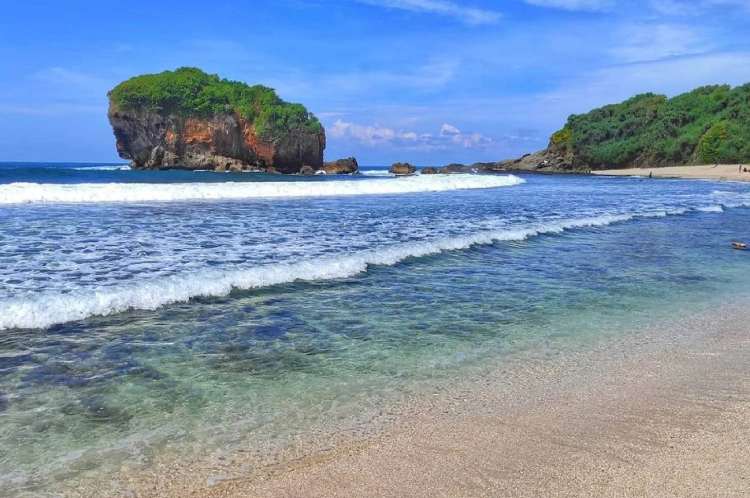 7 Pantai di Gunung Kidul yang Baru Ini Viral dan Hits 2023