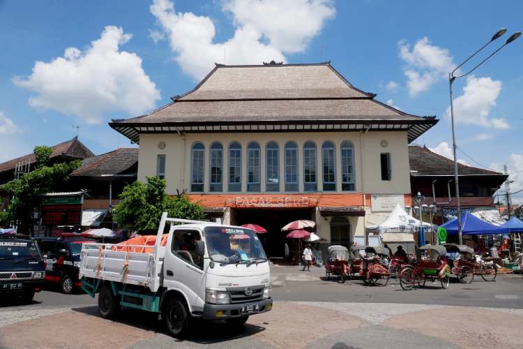 Pasar Gede Solo: Lokasi, Daya Tarik & Rekomendasi Kulinernya