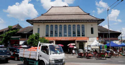 Pasar Gede Solo: Lokasi, Daya Tarik & Rekomendasi Kulinernya