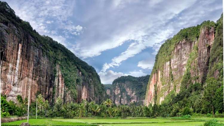 Lembah Harau: Lokasi, Daya Tarik, HTM Terbaru 2023