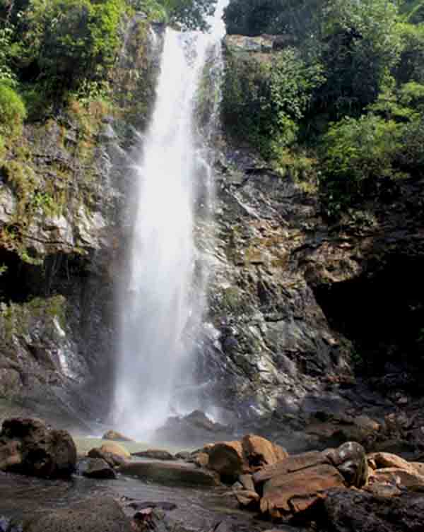Tebing Batu Napponol / Wisata Alam Indonesia 10 Tempat