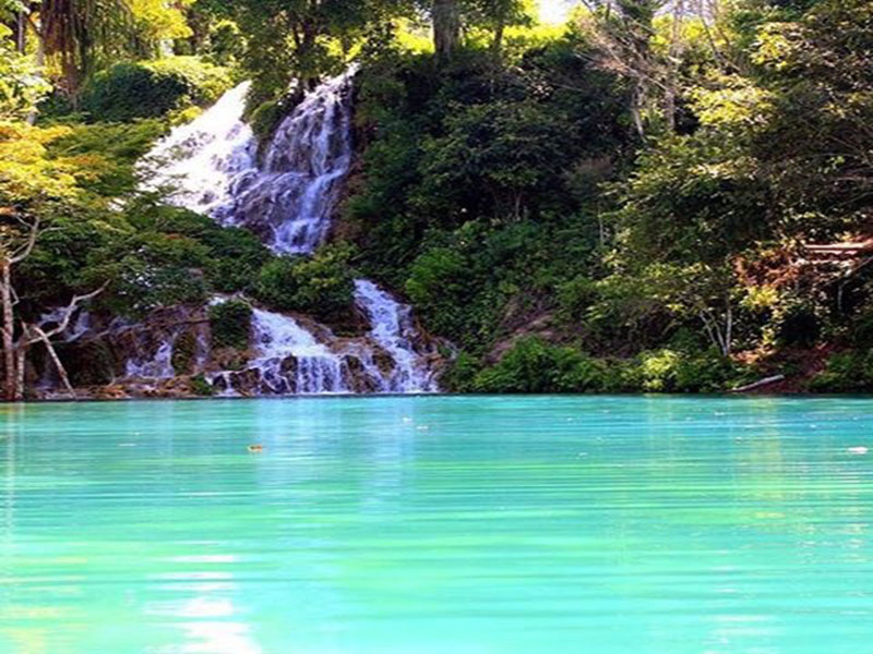 Air Terjun Kolam Biru Rerebe