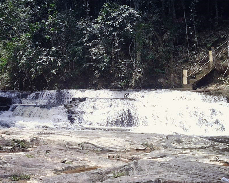 Air Terjun Muara Karing