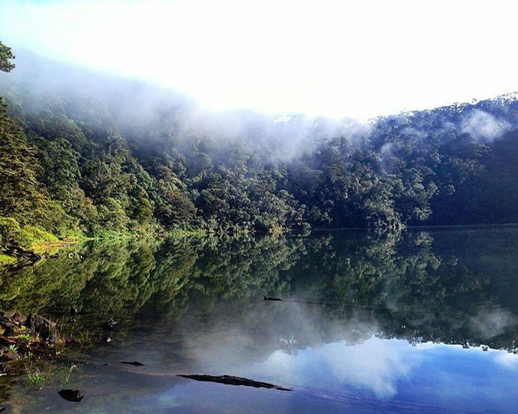 Danau Kumbang